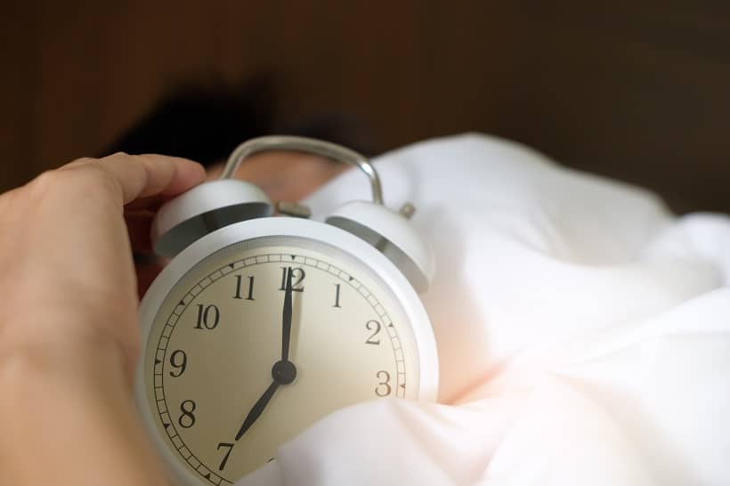Schlafstörungen wegen Zeitumstellung! Was du effektiv dagegen tun kannst! Gut ein- und durchschlafen schon heute Abend! Mit der DMH®–Methode!