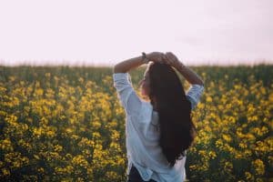 dm-harmonics-positives-denken-frau-feld