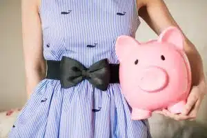 dm-harmonics-geld-faengt-im-kopf-an-frau-sparschwein