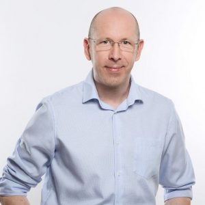 Andreas Bernknecht ist der Gründer von DM-Harmonics und Erfinder der einzigartige DMH-Methode Andreas Bernknecht ist der Gründer von DM-Harmonics